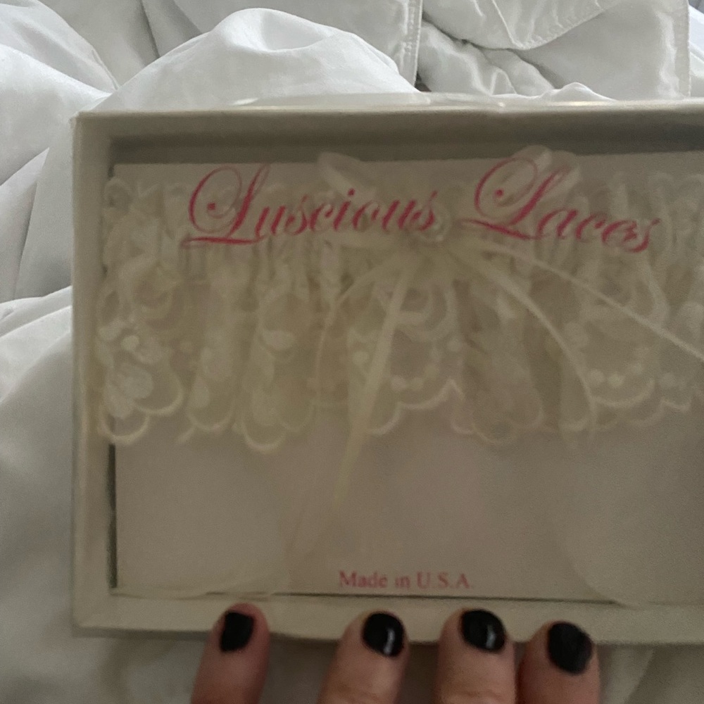 Lucious Laces White Lace Garter belt worn once